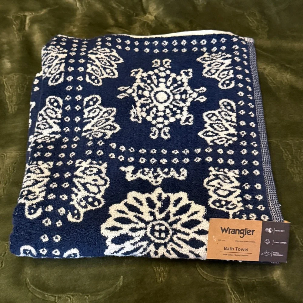 Wrangler Bath Towel Unisex OS Bandana Blue NWT Western Cotton Paisley Print